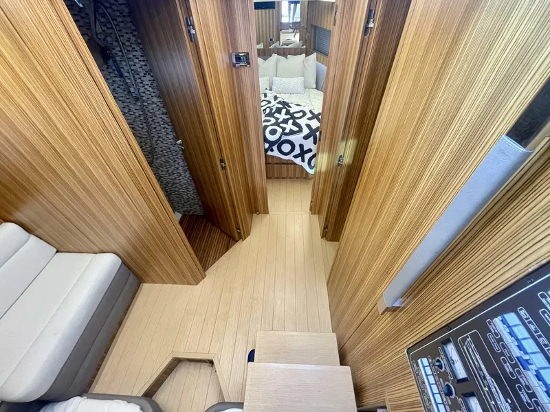 Slide: The Image of Chris-Craft Commander 42 2017 - 20