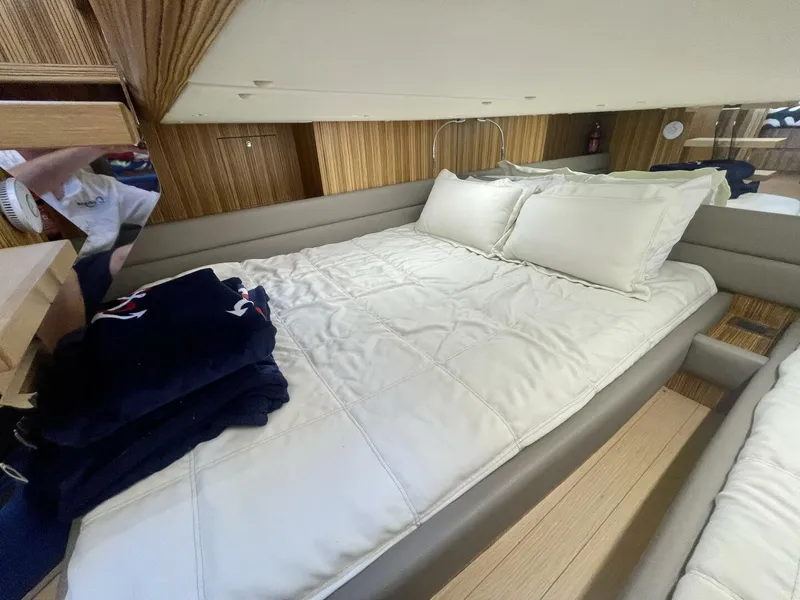 Slide: The Image of Chris-Craft Commander 42 2017 - 25