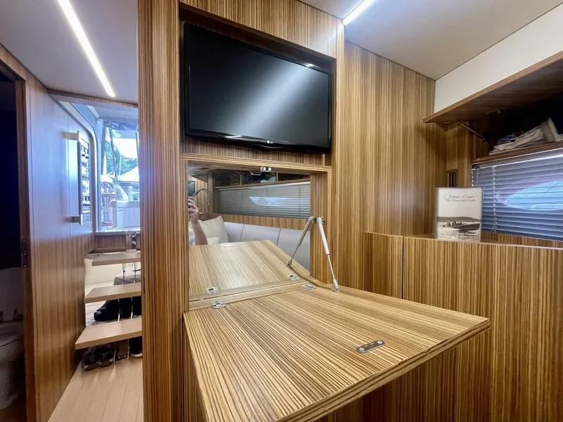 Slide: The Image of Chris-Craft Commander 42 2017 - 28