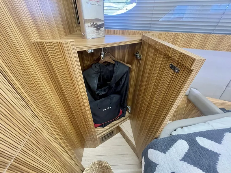 Slide: The Image of Chris-Craft Commander 42 2017 - 29