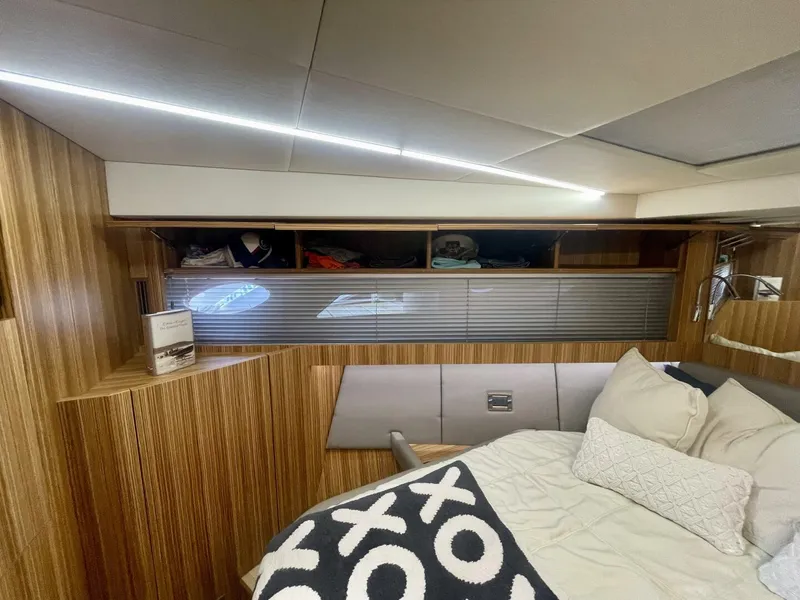 Slide: The Image of Chris-Craft Commander 42 2017 - 30
