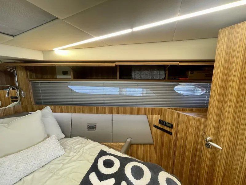 Slide: The Image of Chris-Craft Commander 42 2017 - 31