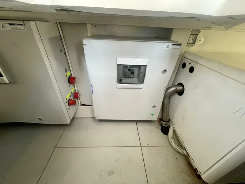 Slide: The Image of Chris-Craft Commander 42 2017 - 38