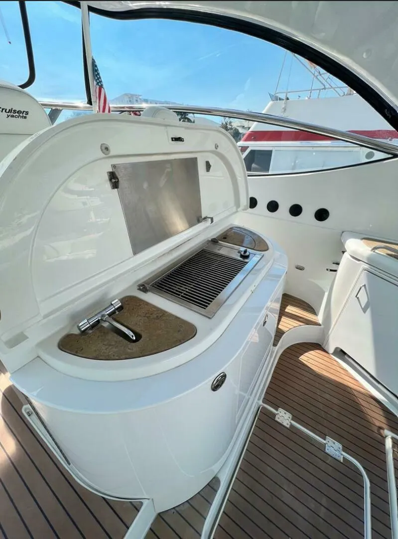 Slide: The Image of Cruisers 560 Express 2011 - 5