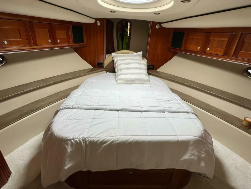 Slide: The Image of Cruisers 560 Express 2011 - 8