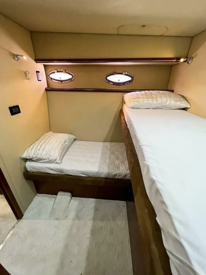 Slide: The Image of Cruisers 560 Express 2011 - 9