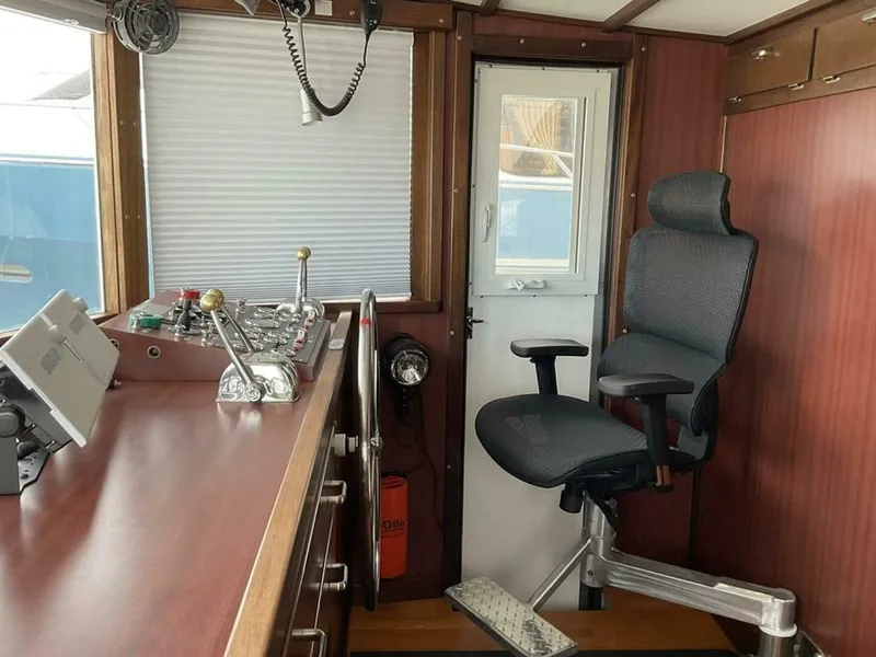 Slide: The Image of Custom Pilothouse 1987 - 16
