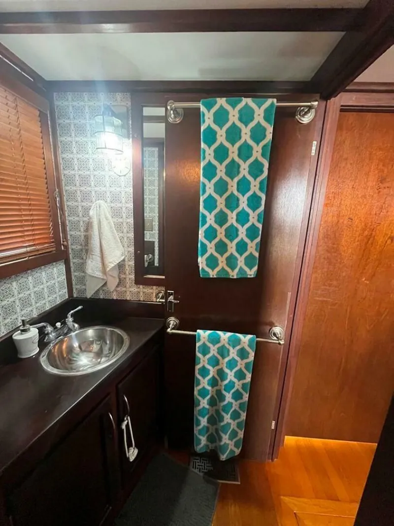 Slide: The Image of Custom Pilothouse 1987 - 18