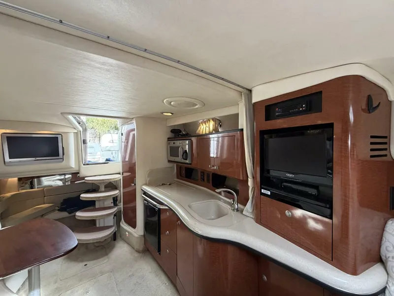 Slide: The Image of Sea Ray 320 Sundancer 2005 - 7