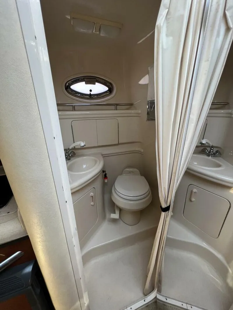 Slide: The Image of Sea Ray 280 Sundancer 2005 - 26