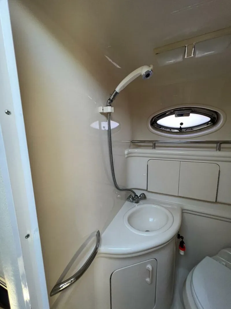 Slide: The Image of Sea Ray 280 Sundancer 2005 - 27