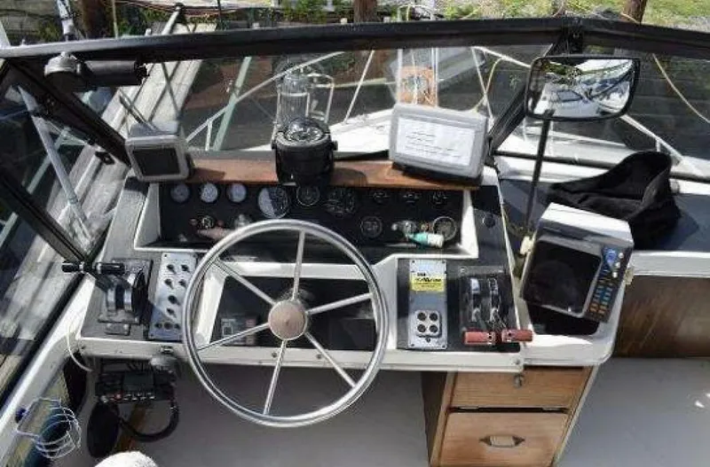 Slide: The Image of Carver Yachts Mariner 1984 - 9