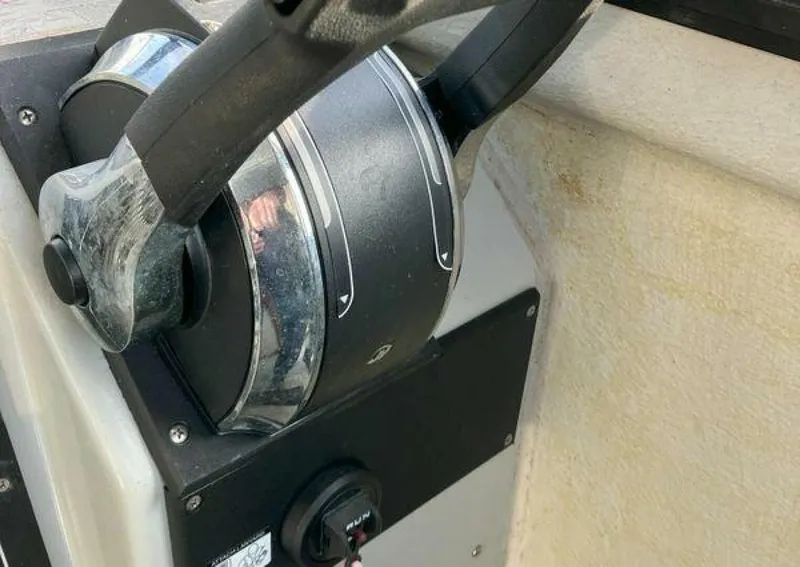 Slide: The Image of Boston Whaler Frontier 1990 - 10