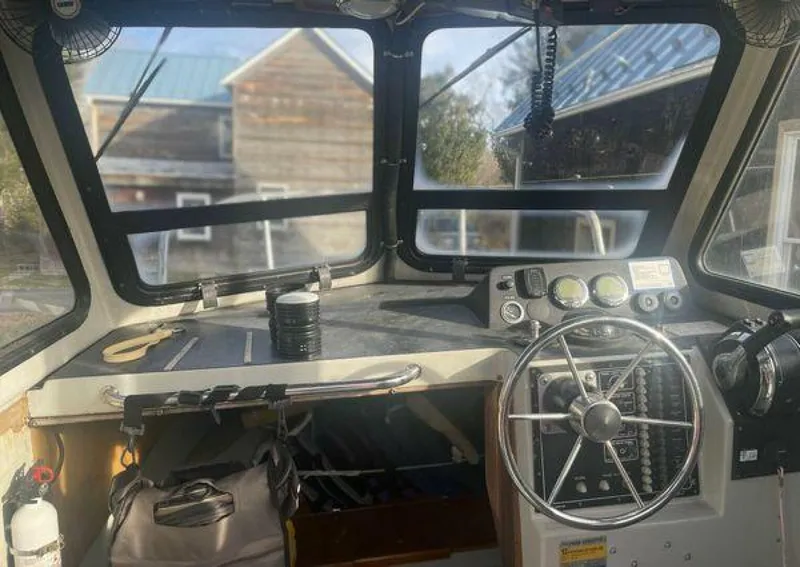 Slide: The Image of Boston Whaler Frontier 1990 - 14