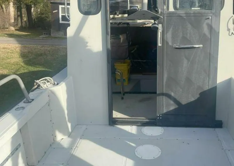 Slide: The Image of Boston Whaler Frontier 1990 - 7