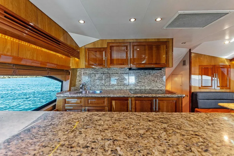 Slide: The Image of Hatteras 64 Convertible 2007 - 16