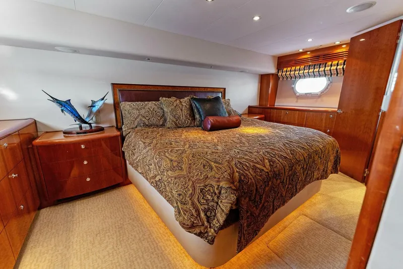 Slide: The Image of Hatteras 64 Convertible 2007 - 29