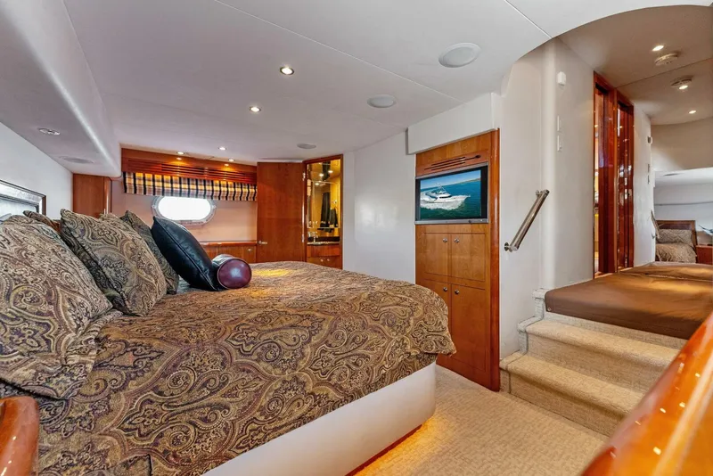 Slide: The Image of Hatteras 64 Convertible 2007 - 30