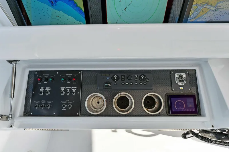 Slide: The Image of Hatteras 64 Convertible 2007 - 39