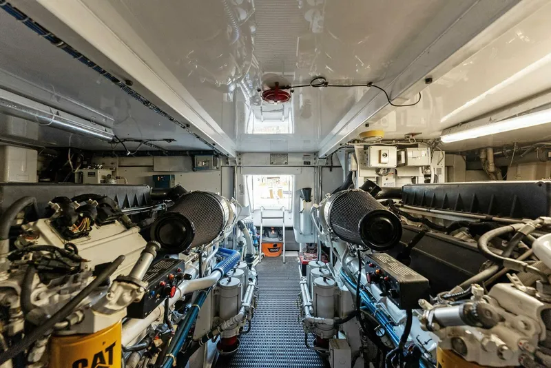 Slide: The Image of Hatteras 64 Convertible 2007 - 50