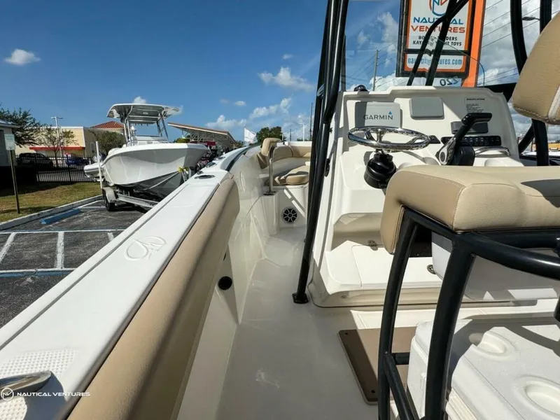 Slide: The Image of Sailfish 220 CC 2019 - 12
