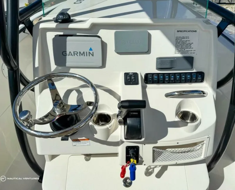 Slide: The Image of Sailfish 220 CC 2019 - 13