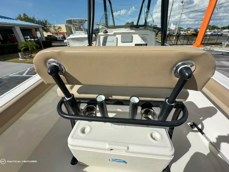Slide: The Image of Sailfish 220 CC 2019 - 14