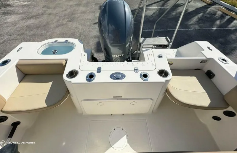 Slide: The Image of Sailfish 220 CC 2019 - 16