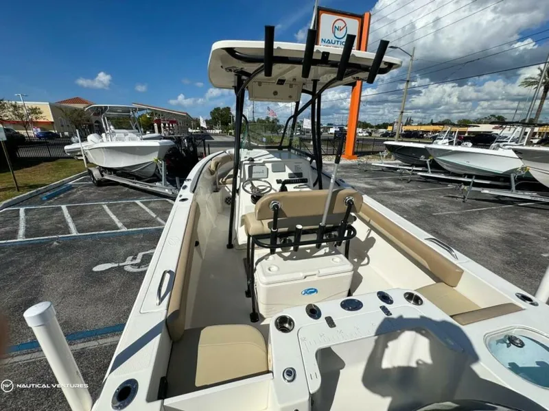 Slide: The Image of Sailfish 220 CC 2019 - 17