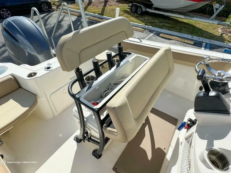 Slide: The Image of Sailfish 220 CC 2019 - 24