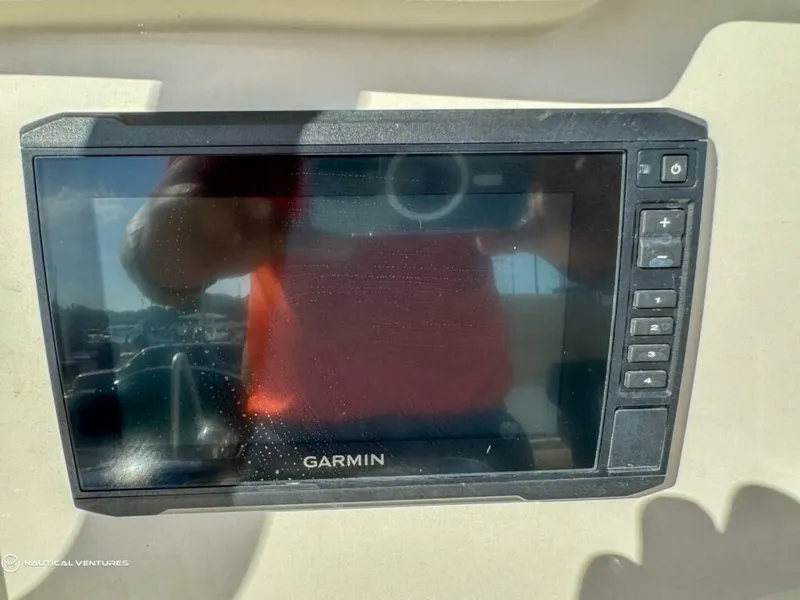 Slide: The Image of Sailfish 220 CC 2019 - 25