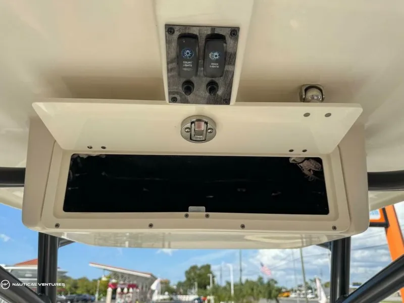 Slide: The Image of Sailfish 220 CC 2019 - 31