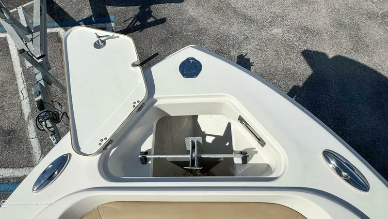 Slide: The Image of Sailfish 220 CC 2019 - 4