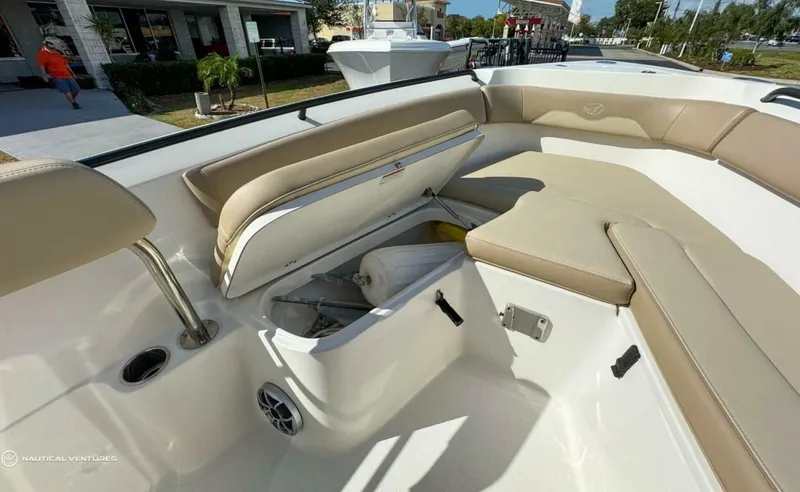 Slide: The Image of Sailfish 220 CC 2019 - 7