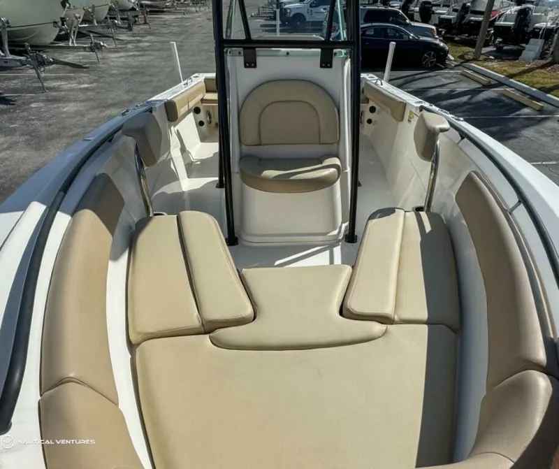 Slide: The Image of Sailfish 220 CC 2019 - 8