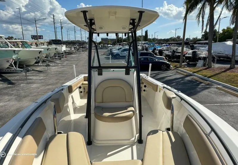 Slide: The Image of Sailfish 220 CC 2019 - 9