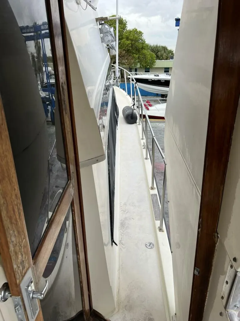 Slide: The Image of Californian 42 Motor Yacht 1987 - 29