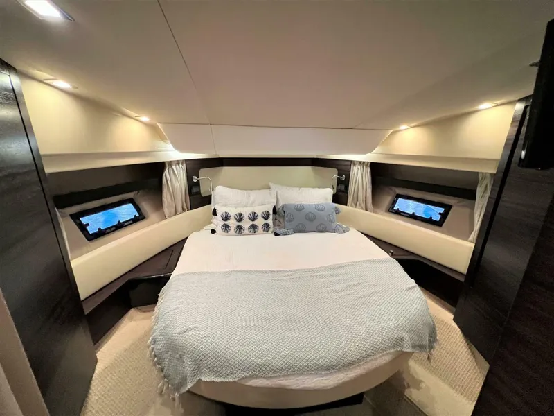 Slide: The Image of Azimut 40S 2013 - 10