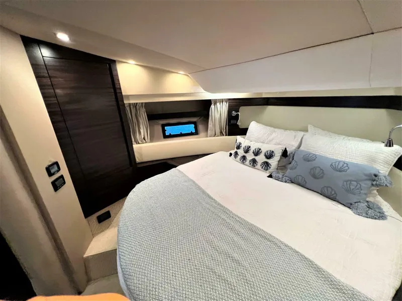Slide: The Image of Azimut 40S 2013 - 12