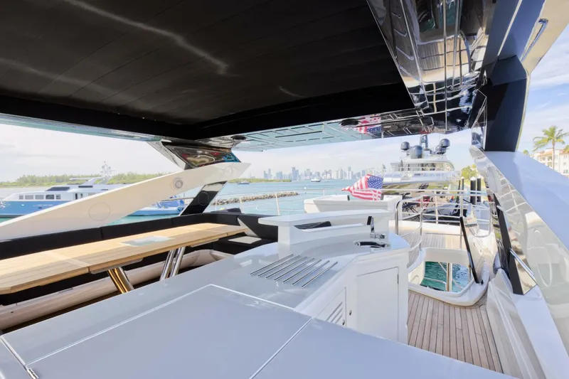 Slide: The Image of Sunseeker 86 Yacht 2018 - 14