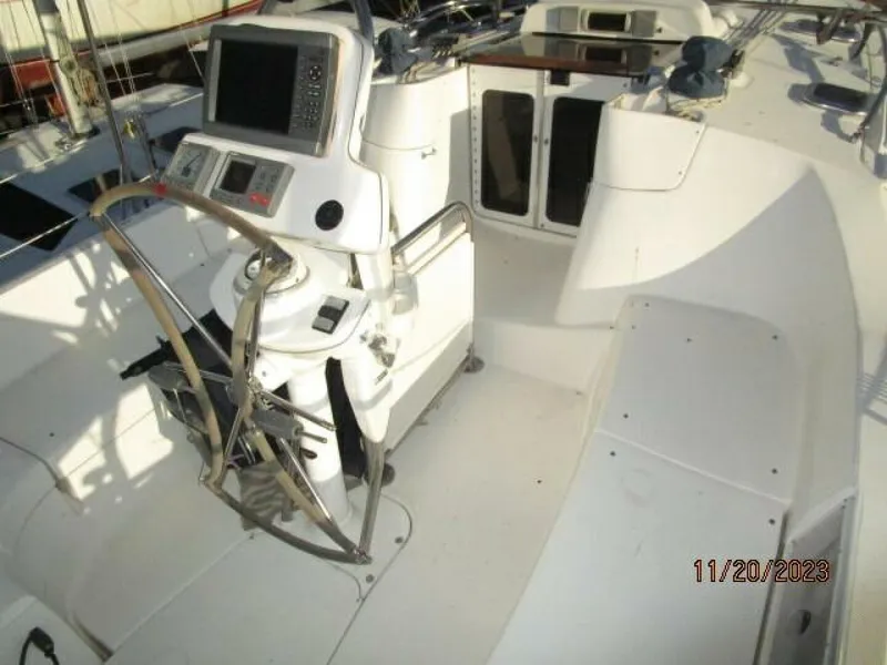 Slide: The Image of Hunter H41 Deck Salon 2008 - 19