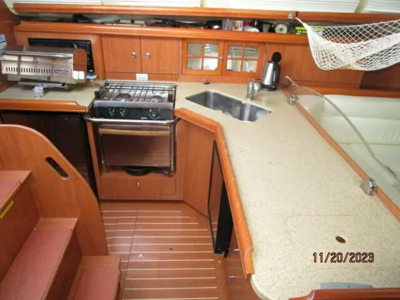 Slide: The Image of Hunter H41 Deck Salon 2008 - 40