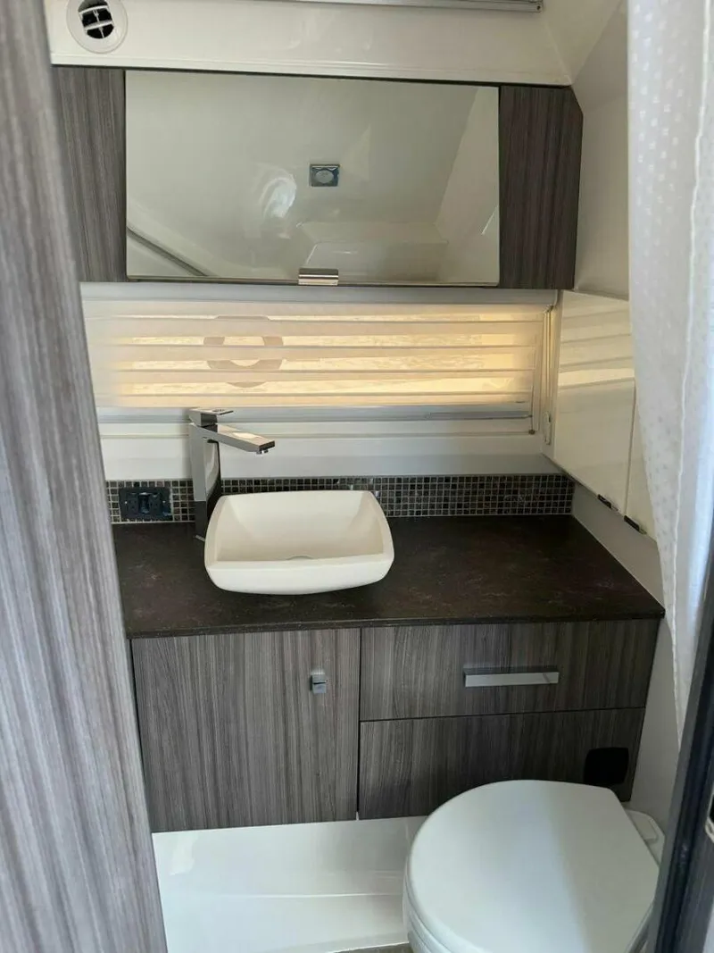 Slide: The Image of Sea Ray 400 SLX OB 2021 - 16