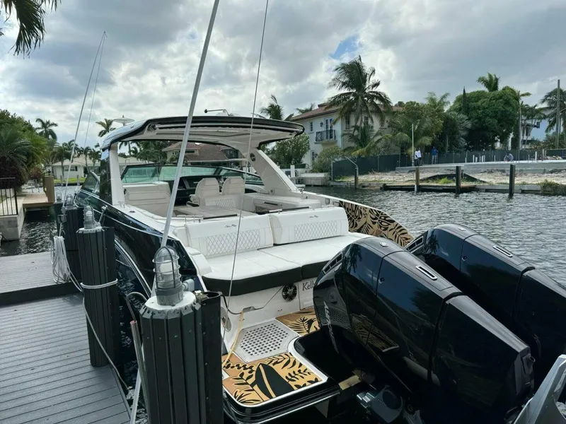 Slide: The Image of Sea Ray 400 SLX OB 2021 - 2