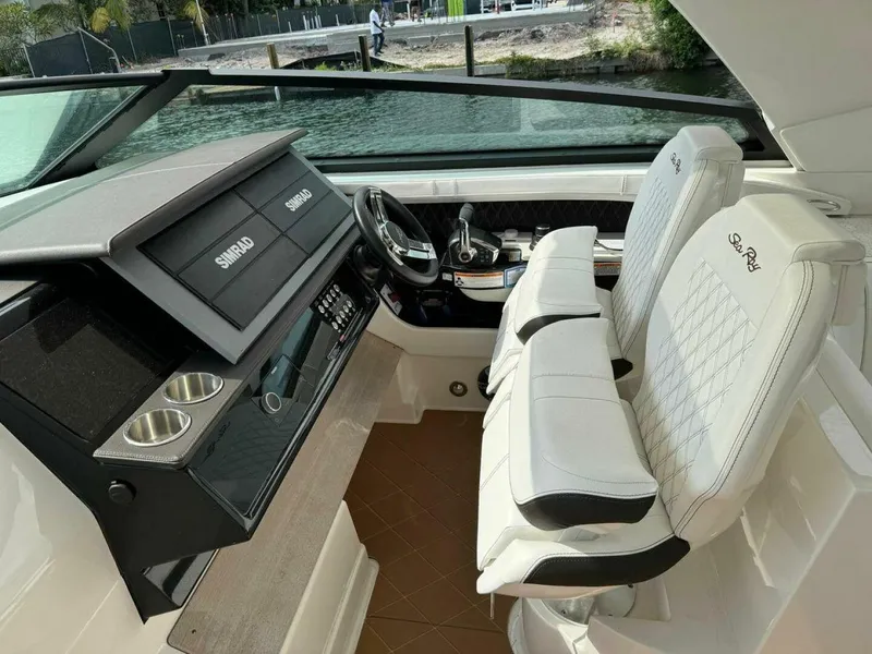 Slide: The Image of Sea Ray 400 SLX OB 2021 - 6