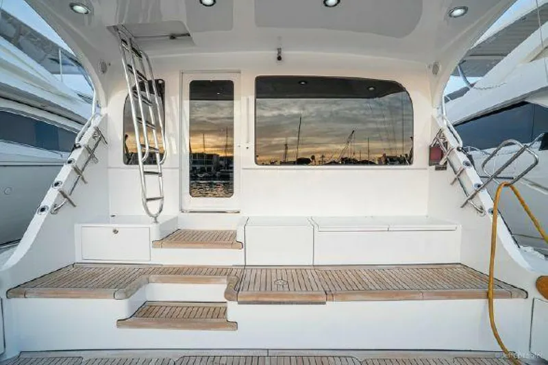 Slide: The Image of Hatteras 77 Enclosed Bridge 2008 - 26