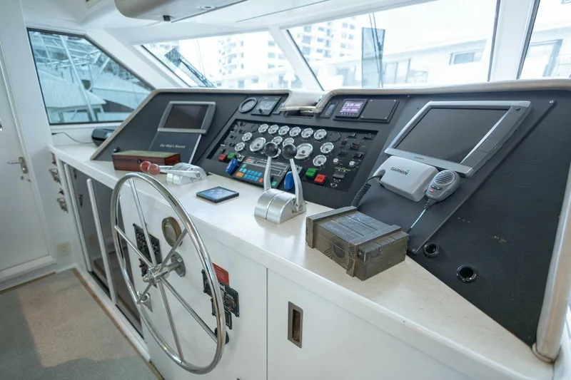 Slide: The Image of Hatteras Cockpit Motor Yacht 1989 - 15