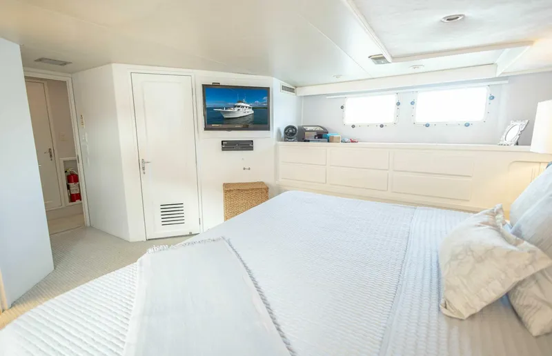 Slide: The Image of Hatteras Cockpit Motor Yacht 1989 - 22