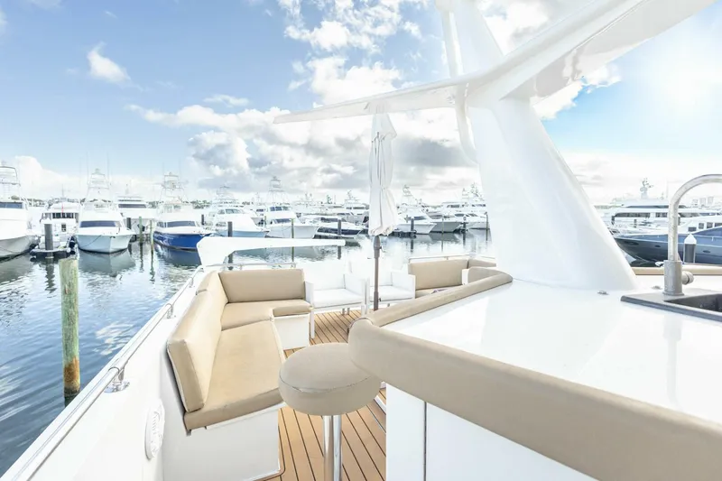 Slide: The Image of Hatteras Cockpit Motor Yacht 1989 - 37
