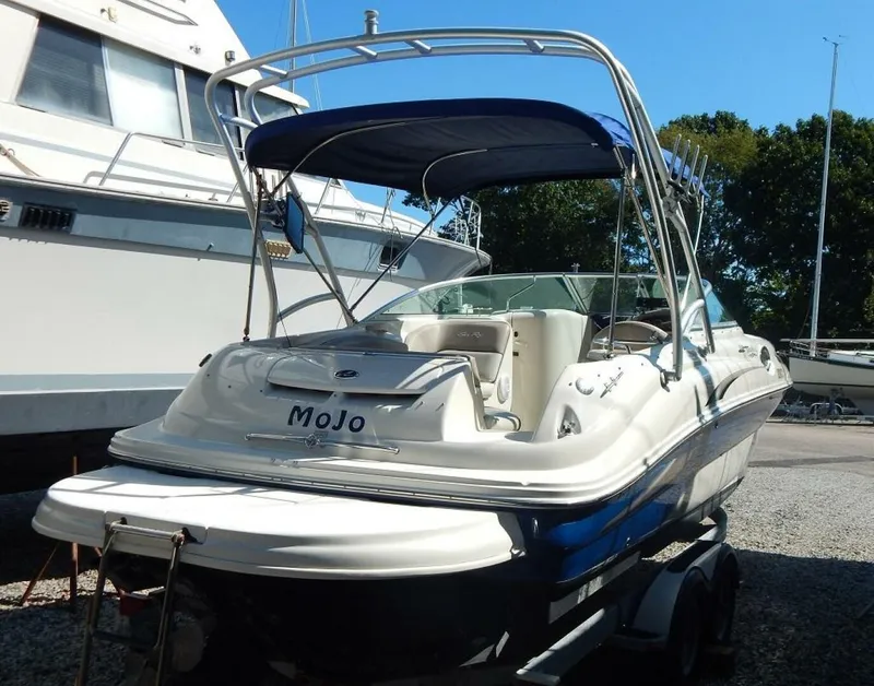 Slide: The Image of Sea Ray 240 Sundeck 2004 - 3
